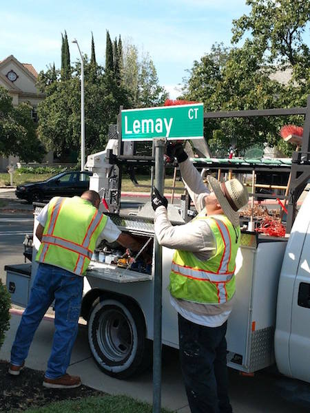 Antioch Public Works replacing old street signs